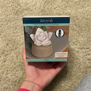 Porcelain Essential Oil Diffuser - White Lotus